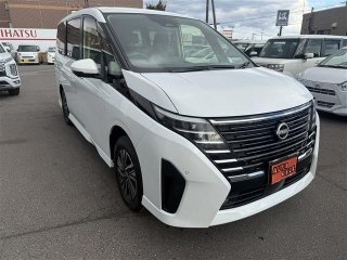 NISSAN SERENA 2.0 Highway Star