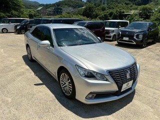 TOYOTA CROWN 2.5HV Royal Saloon