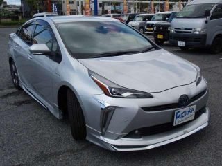 TOYOTA Prius 1.8 A Touring Selection