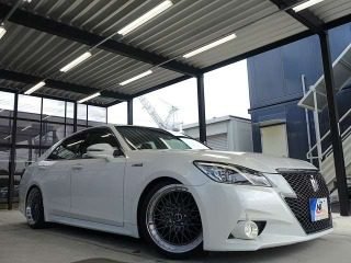 TOYOTA CROWN athlete