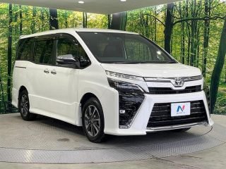 TOYOTA Voxy ZS Huang III