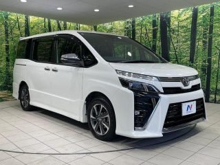 TOYOTA Voxy ZS Huang III