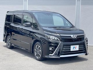 TOYOTA VOXY ZS